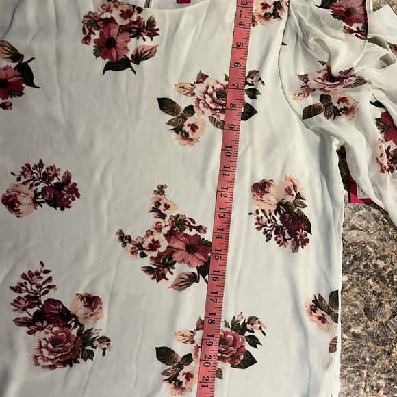 NWT Vince Camuto Cold-Shoulder Top, size L - Picture 7 of 10